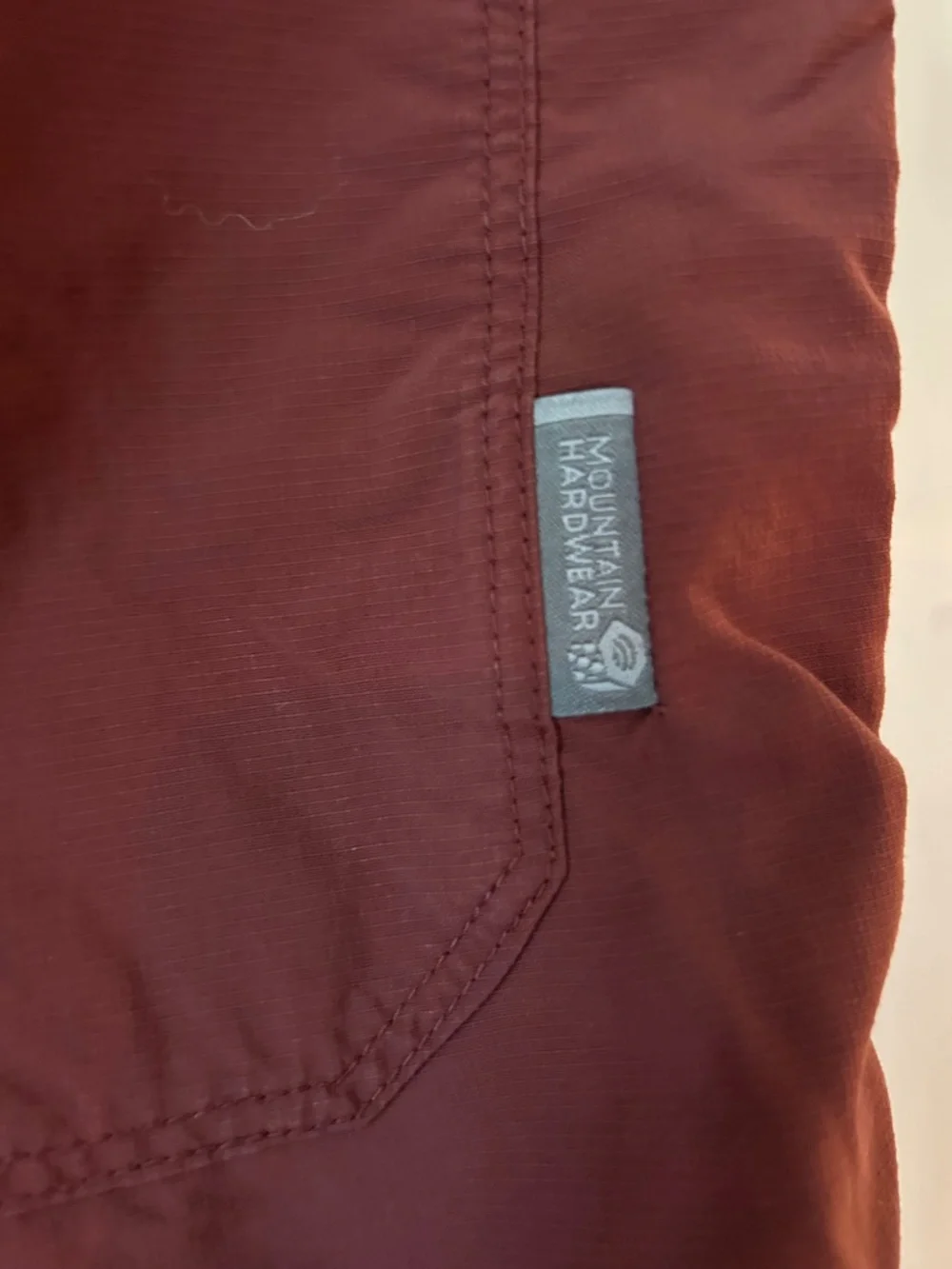 MOUNTAIN HARDWEAR MENS SHORTS SIZE 36 9.5